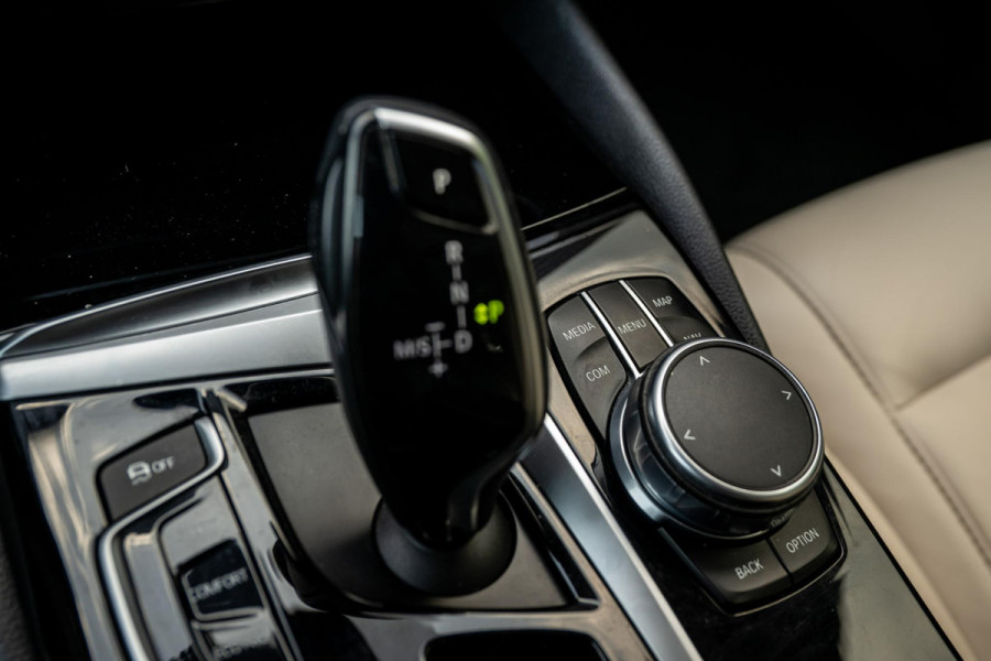 BMW 5 Serie Touring 520i Executive Leder Trekhaak LED Orig NL Auto