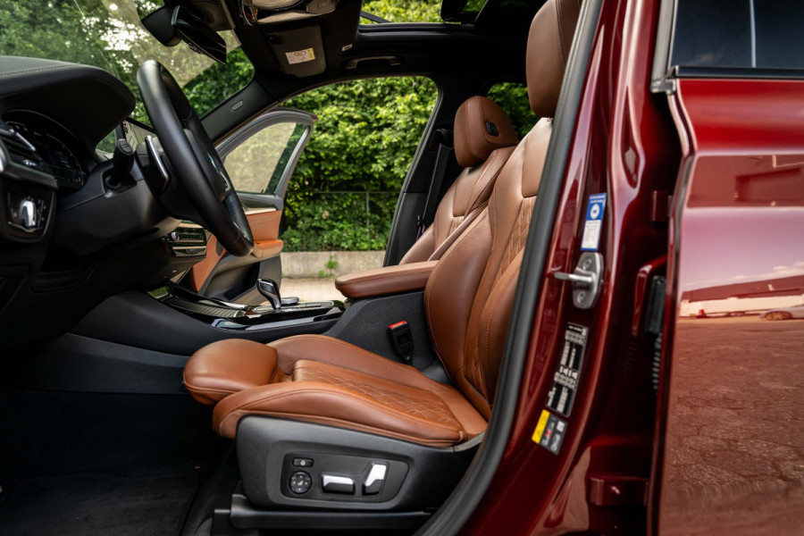 BMW X3 xDrive30e M-Sport INDIVIDUAL Carbon Tartufo Pano