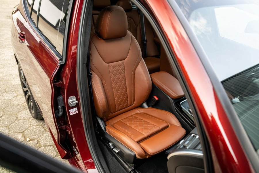 BMW X3 xDrive30e M-Sport INDIVIDUAL Carbon Tartufo Pano
