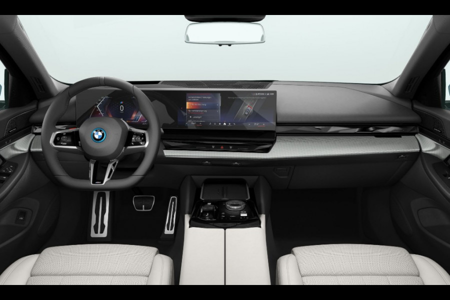 BMW i5 Touring eDrive40 M-Sport Pro - Onderstel Prof - Pano - Comfortzetels - Stoelventilatie