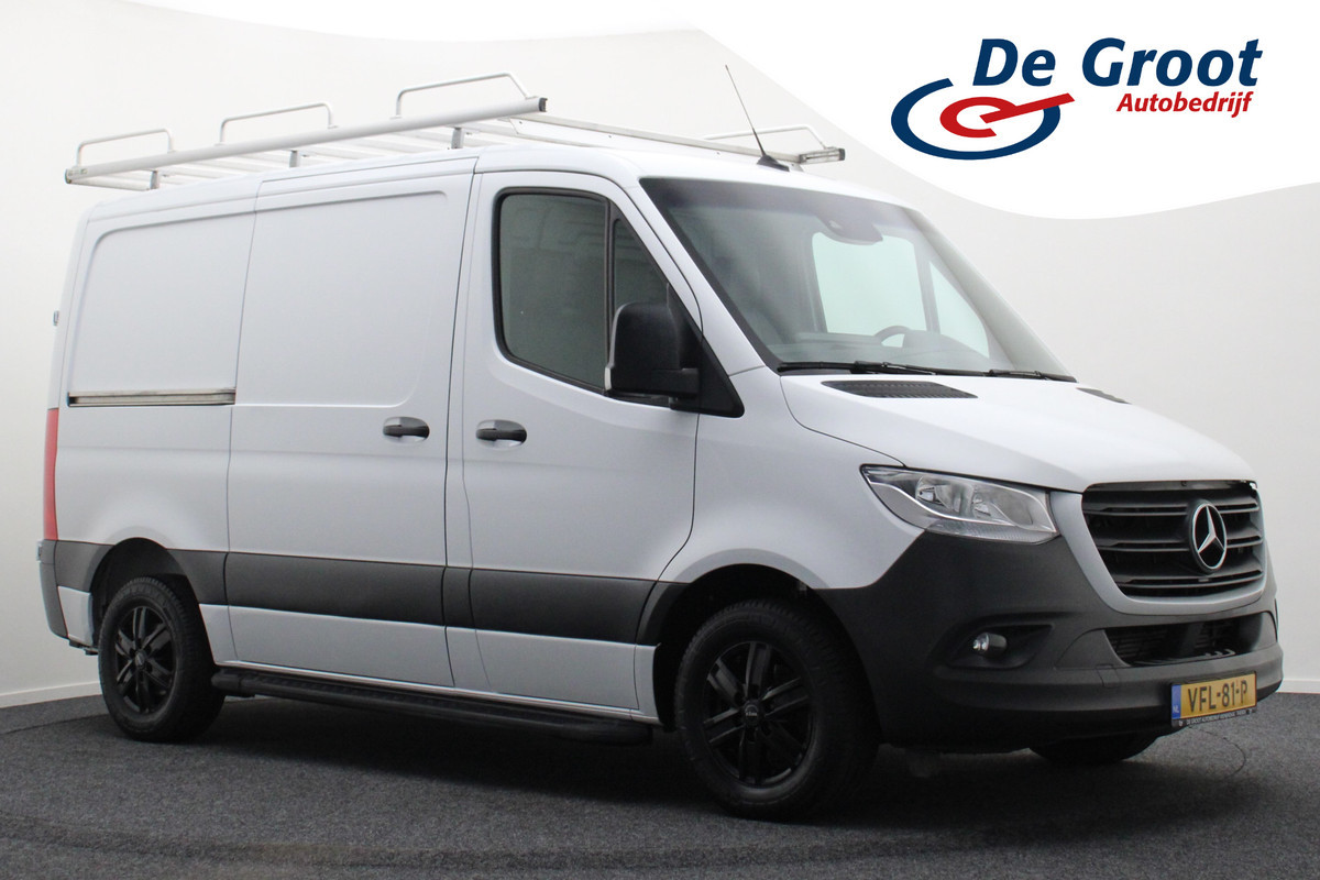 Mercedes-Benz Sprinter 214 2.2 CDI L1H1 3-Zits, Airco, Cruise, Camera, Apple Carplay, DAB, Imperiaal, Trekhaak, 16'' Mercedes-Benz Sprinter 214 2.2 CDI L1H1 3-Zits, Airco, Cruise, Camera, Apple Carplay, DAB, Imperiaal, Trekhaak, 16''