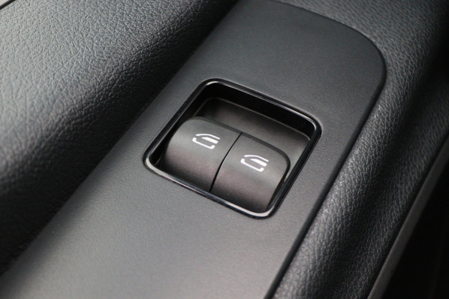 Mercedes-Benz Sprinter 214 2.2 CDI L1H1 3-Zits, Airco, Cruise, Camera, Apple Carplay, DAB, Imperiaal, Trekhaak, 16''