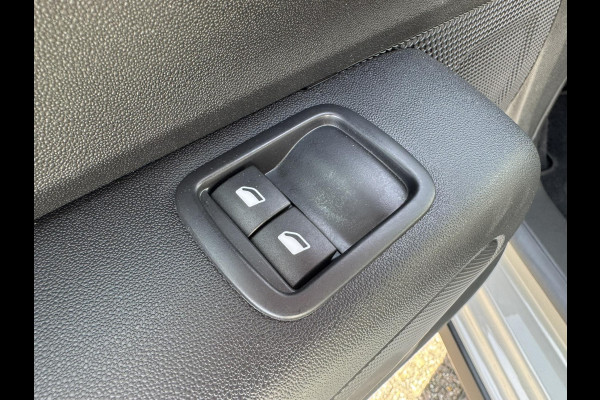 Citroën C3 1.2 PureTech C-Series Navigatie Clima Cruise Carplay Led Parkeensensor achter