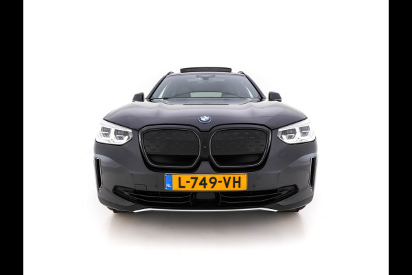 BMW iX3 High Executive 80 kWh [ 3-Fase ] (INCL-BTW) *PANO | LUXURY-LEATHER | FULL-LED | DAB | CARPLAY | ADAPTIVE-CRUISE | DIGI-COCKPIT | BLINDSPOT | HARMAN/KARDON-SOUNDSYTEM | HEAD-UP | KEYLESS | TOP-VIEW | SPORT-SEATS | TOWBAR  | .