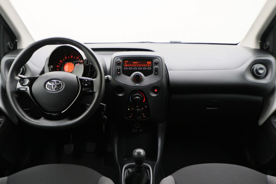 Toyota Aygo 1.0 VVT-i x-fun 5-Deurs, Airco, Cruise, Bluetooth, Elektrische Ramen, DAB, Xenon