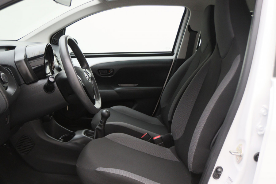 Toyota Aygo 1.0 VVT-i x-fun 5-Deurs, Airco, Cruise, Bluetooth, Elektrische Ramen, DAB, Xenon
