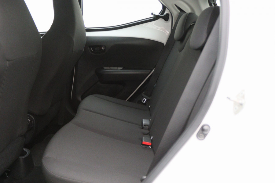 Toyota Aygo 1.0 VVT-i x-fun 5-Deurs, Airco, Cruise, Bluetooth, Elektrische Ramen, DAB, Xenon