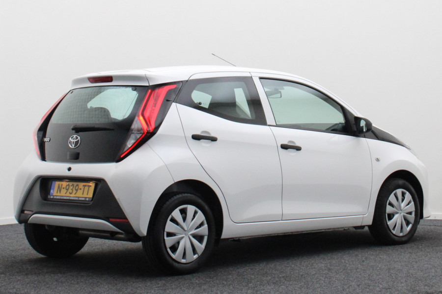 Toyota Aygo 1.0 VVT-i x-fun 5-Deurs, Airco, Cruise, Bluetooth, Elektrische Ramen, DAB, Xenon