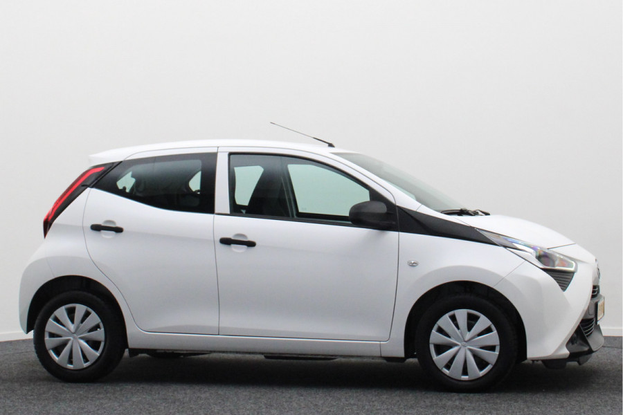 Toyota Aygo 1.0 VVT-i x-fun 5-Deurs, Airco, Cruise, Bluetooth, Elektrische Ramen, DAB, Xenon