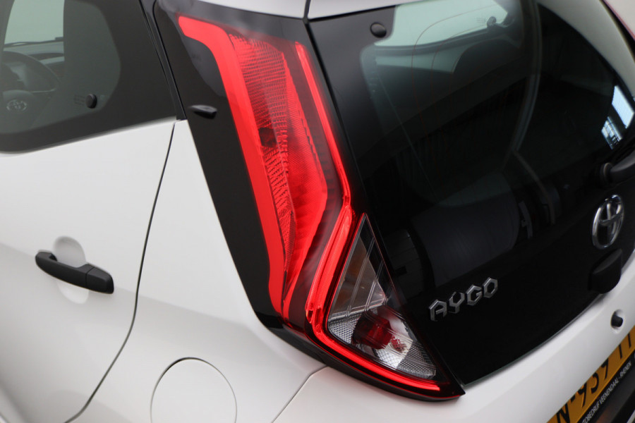 Toyota Aygo 1.0 VVT-i x-fun 5-Deurs, Airco, Cruise, Bluetooth, Elektrische Ramen, DAB, Xenon