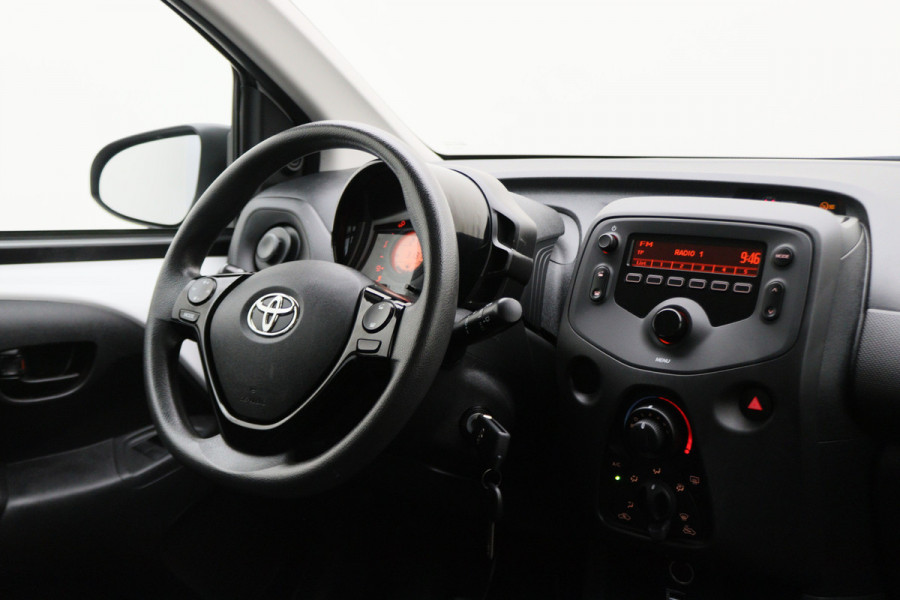 Toyota Aygo 1.0 VVT-i x-fun 5-Deurs, Airco, Cruise, Bluetooth, Elektrische Ramen, DAB, Xenon