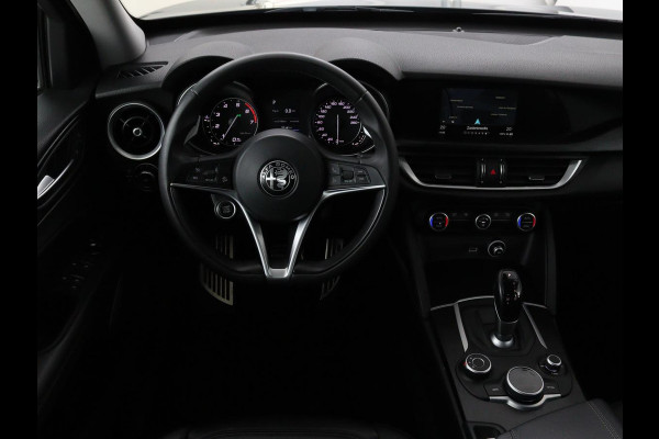 Alfa Romeo Stelvio 2.0 T Q4 Super | Camera | Sportstoelen | Xenon | Navigatie | Elektrische achterklep | Cruise control