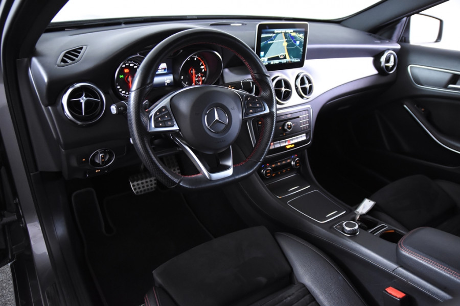 Mercedes-Benz GLA 180 AMG Line *Navigatie*Camera*2x AMG*