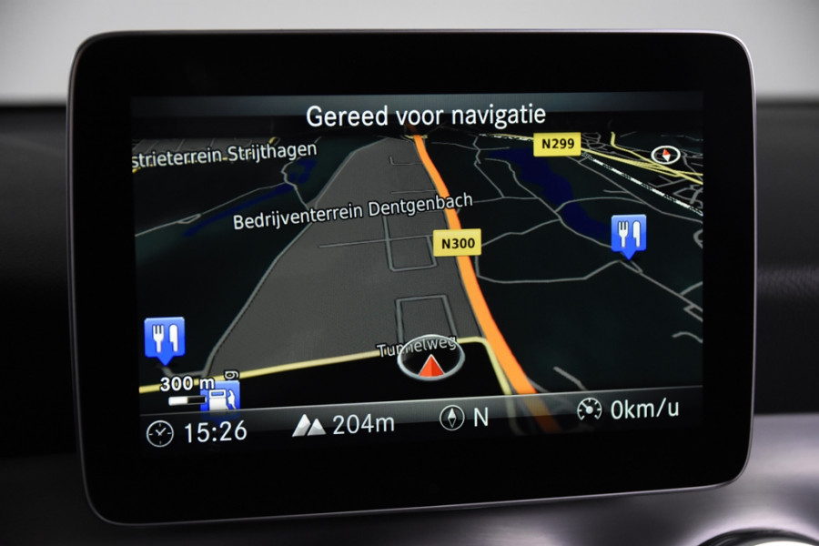 Mercedes-Benz GLA 180 AMG Line *Navigatie*Camera*2x AMG*