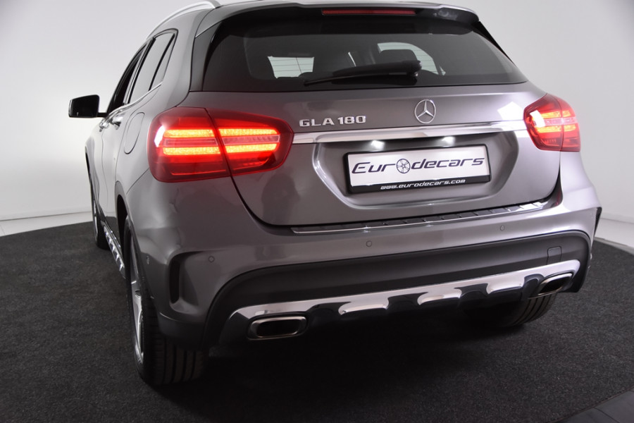 Mercedes-Benz GLA 180 AMG Line *Navigatie*Camera*2x AMG*