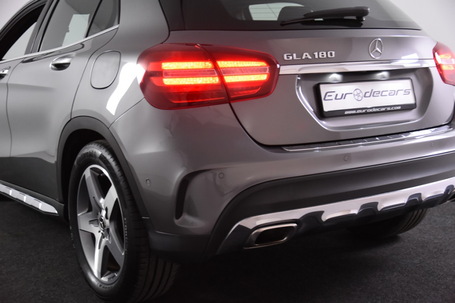Mercedes-Benz GLA 180 AMG Line *Navigatie*Camera*2x AMG*