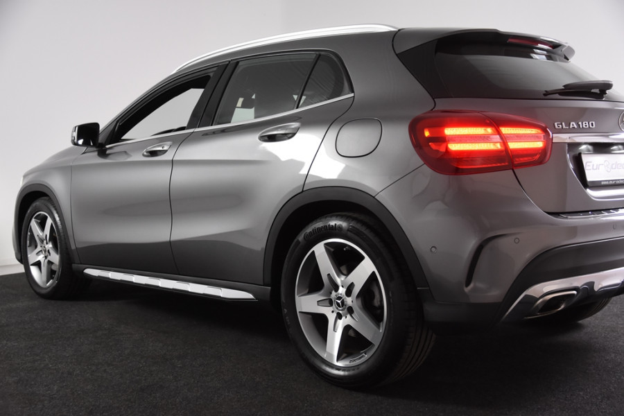 Mercedes-Benz GLA 180 AMG Line *Navigatie*Camera*2x AMG*