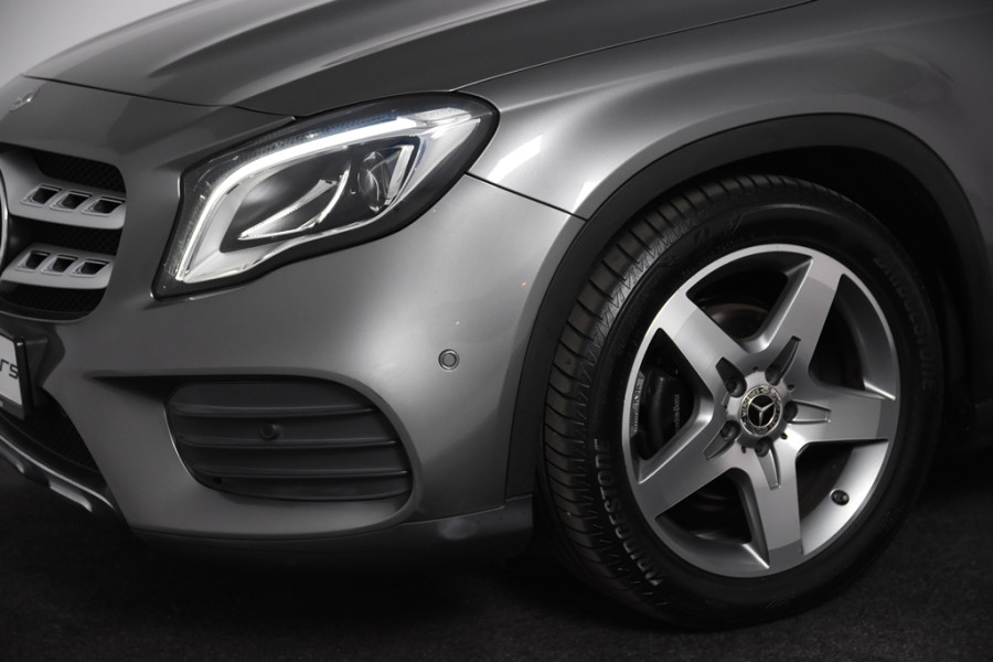Mercedes-Benz GLA 180 AMG Line *Navigatie*Camera*2x AMG*