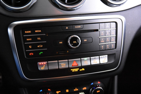 Mercedes-Benz GLA 180 AMG Line *Navigatie*Camera*2x AMG*
