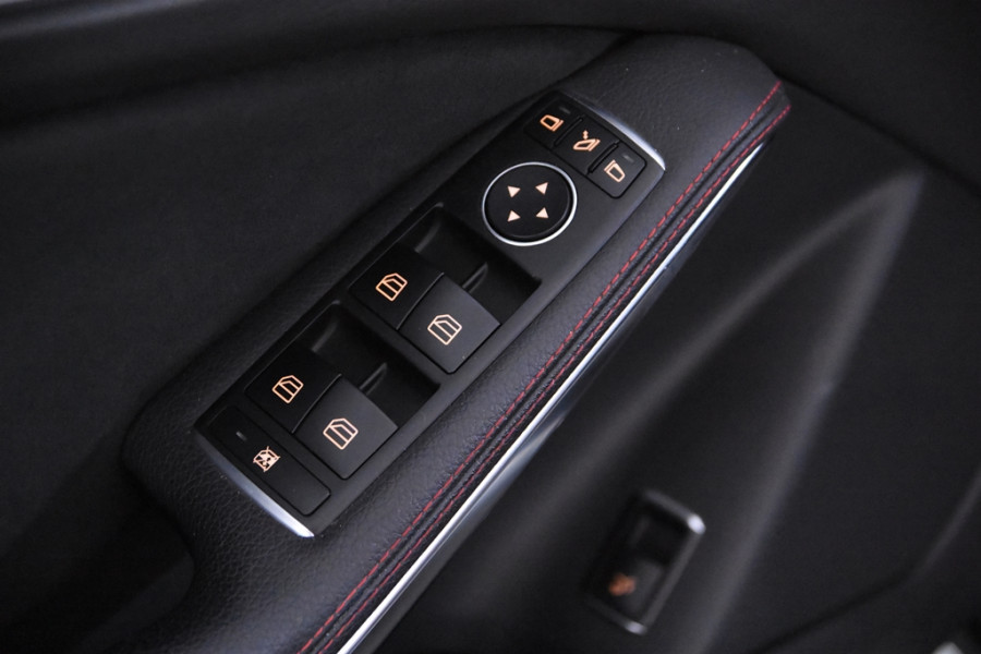 Mercedes-Benz GLA 180 AMG Line *Navigatie*Camera*2x AMG*