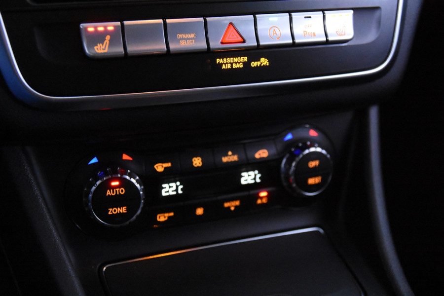 Mercedes-Benz GLA 180 AMG Line *Navigatie*Camera*2x AMG*