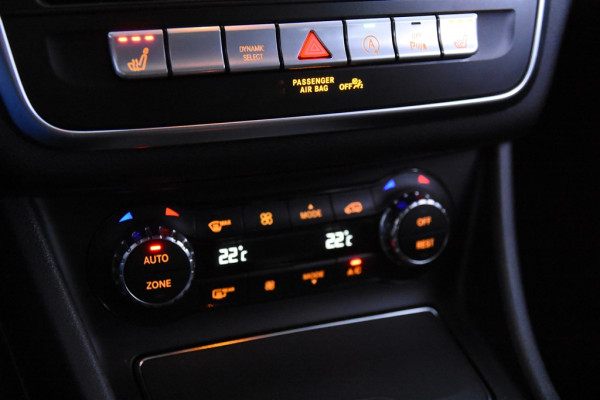 Mercedes-Benz GLA 180 AMG Line *Navigatie*Camera*2x AMG*