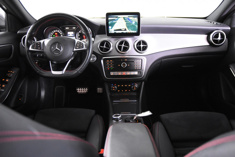Mercedes-Benz GLA 180 AMG Line *Navigatie*Camera*2x AMG*