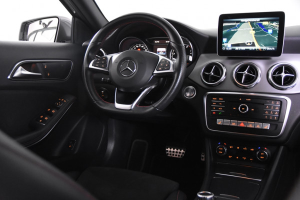 Mercedes-Benz GLA 180 AMG Line *Navigatie*Camera*2x AMG*