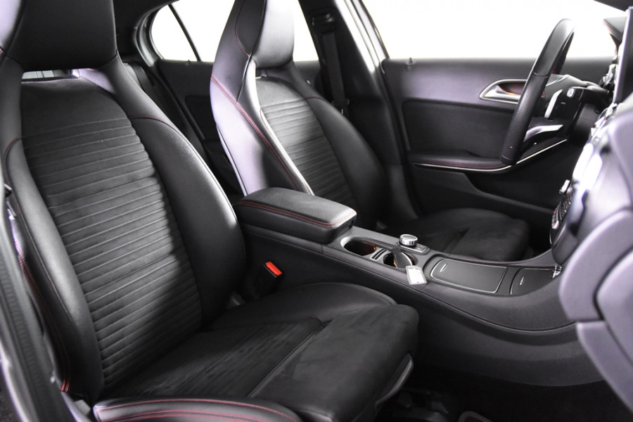 Mercedes-Benz GLA 180 AMG Line *Navigatie*Camera*2x AMG*