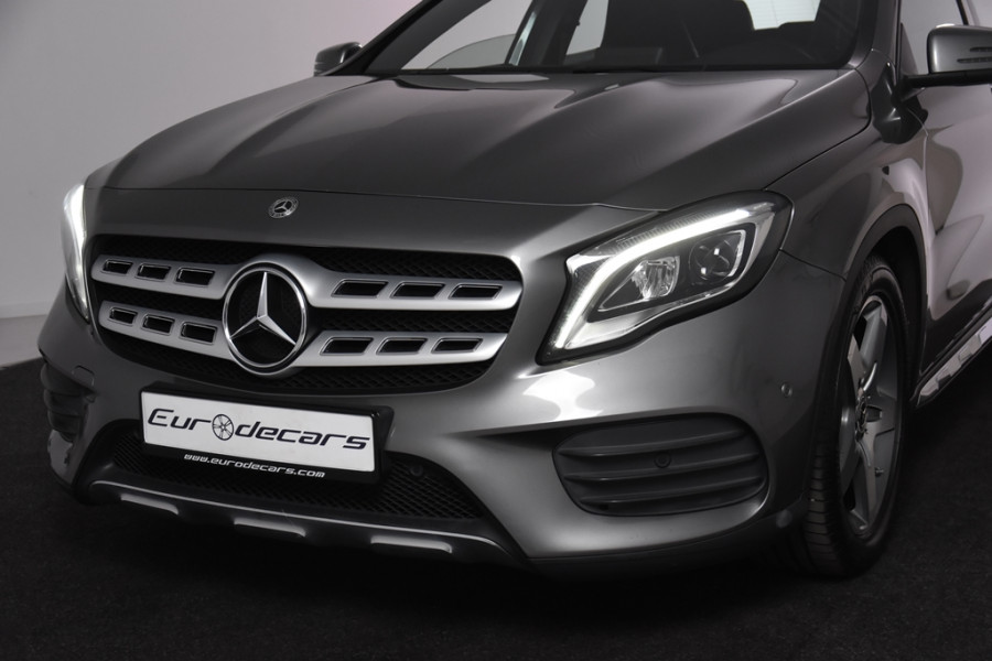 Mercedes-Benz GLA 180 AMG Line *Navigatie*Camera*2x AMG*