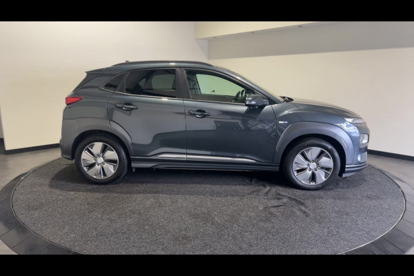 Hyundai Kona EV Premium 64 kWh | Warmtepomp | Verwarmde en geventileerde stoelen | Soh (batterijcheck) 91,8 %