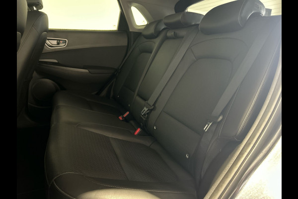 Hyundai Kona EV Premium 64 kWh | Warmtepomp | Verwarmde en geventileerde stoelen | Soh (batterijcheck) 91,8 %