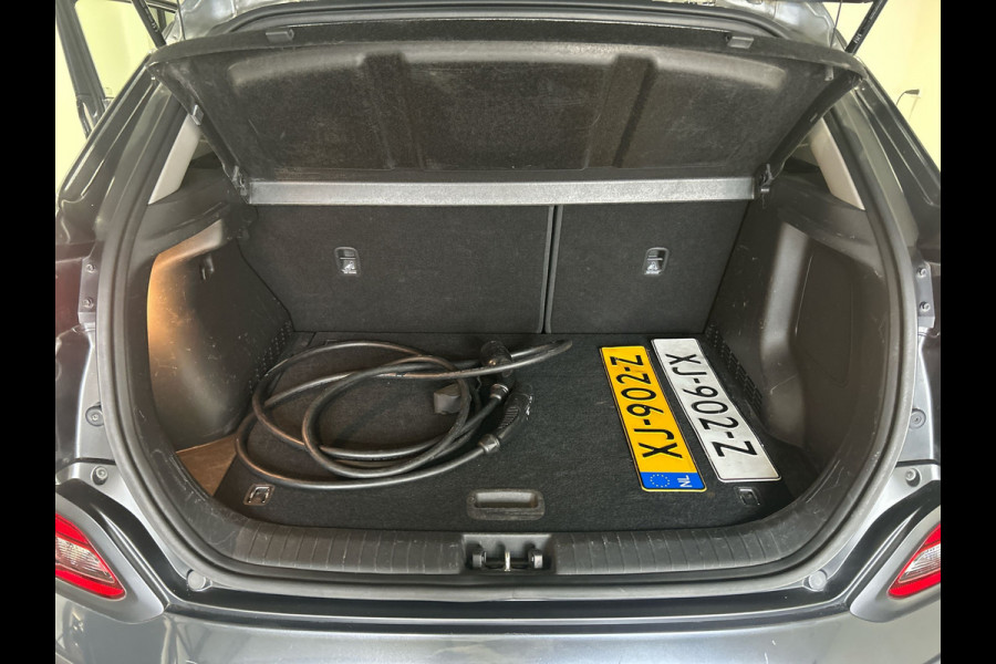 Hyundai Kona EV Premium 64 kWh | Warmtepomp | Verwarmde en geventileerde stoelen | Soh (batterijcheck) 91,8 %