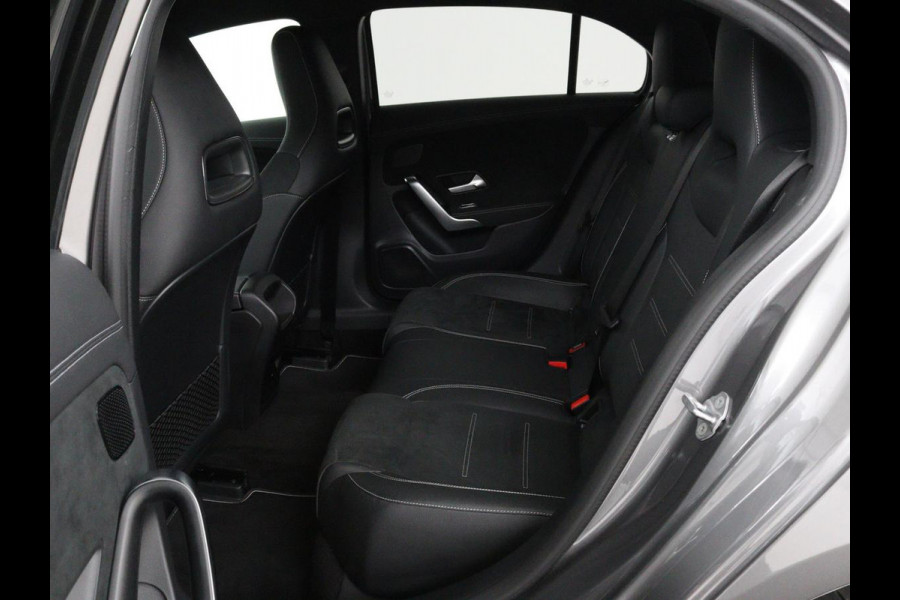 Mercedes-Benz A-Klasse 250 e AMG Line | Widescreen | Camera | Sfeerverlichting | Stoelverwarming | Full-LED | Navigatie | DAB+ | Cruise control