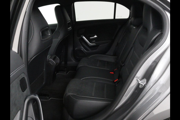 Mercedes-Benz A-Klasse 250 e AMG Line | Widescreen | Camera | Sfeerverlichting | Stoelverwarming | Full-LED | Navigatie | DAB+ | Cruise control