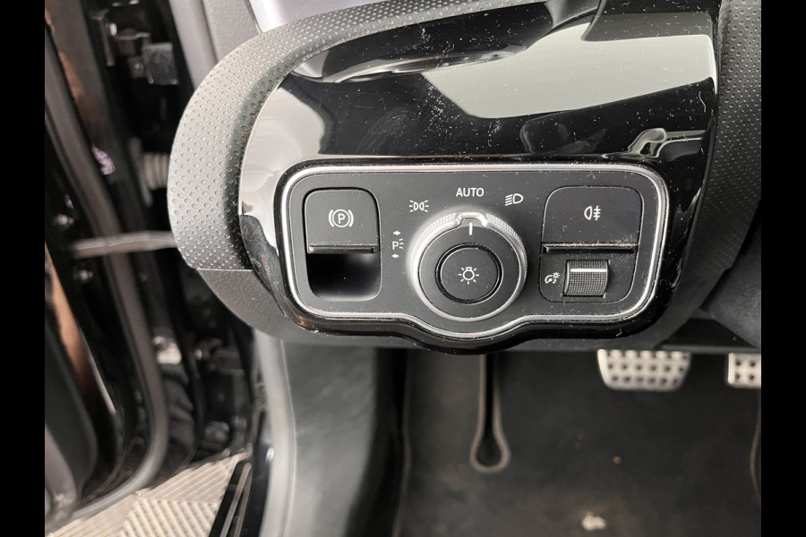 Mercedes-Benz CLA-Klasse 180 d Business Solution AMG-Sport-Pack Aut. *PANO | WIDESCREEN-DIGI-COCKPIT | FULL-LED | AMBIENT-LIGHT | LEATHER-MICROFIBRE | CAMERA | M-BUX-NAVI | ECC | SHIFT-PADDLES | PDC | CRUISE | DAB | SPORT-SEATS | 18"ALU*
