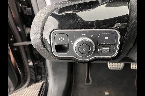 Mercedes-Benz CLA-Klasse 180 d Business Solution AMG-Sport-Pack Aut. *PANO | WIDESCREEN-DIGI-COCKPIT | FULL-LED | AMBIENT-LIGHT | LEATHER-MICROFIBRE | CAMERA | M-BUX-NAVI | ECC | SHIFT-PADDLES | PDC | CRUISE | DAB | SPORT-SEATS | 18"ALU*