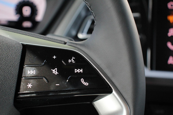 Audi Q4 e-tron 40 Advanced Edition | Navigatie | Climate Control | DAB | Led | Electrisch bedienbare achterklep | 19" Lichtmetalen velgen