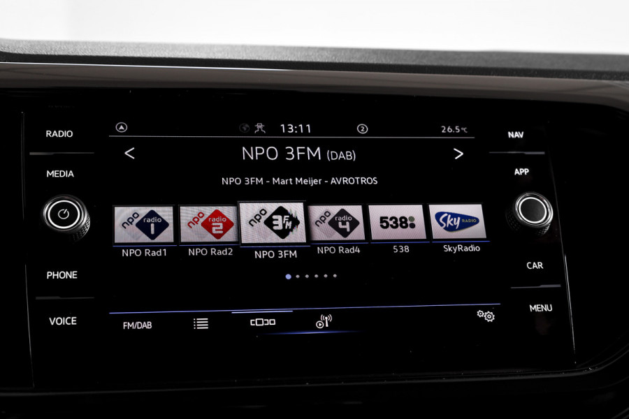Volkswagen T-Cross 1.0 TSI Life 110 PK - Automaat | Adapt. Cruise | Stoelverw. | PDC | App. Connect | ECC | DAB | LM 17" | Trekhaak |