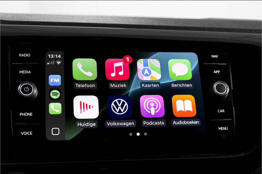 Volkswagen T-Cross 1.0 TSI Life 110 PK - Automaat | Adapt. Cruise | Stoelverw. | PDC | App. Connect | ECC | DAB | LM 17" | Trekhaak |