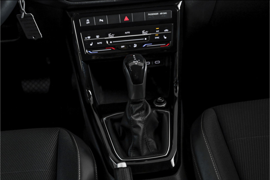 Volkswagen T-Cross 1.0 TSI Life 110 PK - Automaat | Adapt. Cruise | Stoelverw. | PDC | App. Connect | ECC | DAB | LM 17" | Trekhaak |