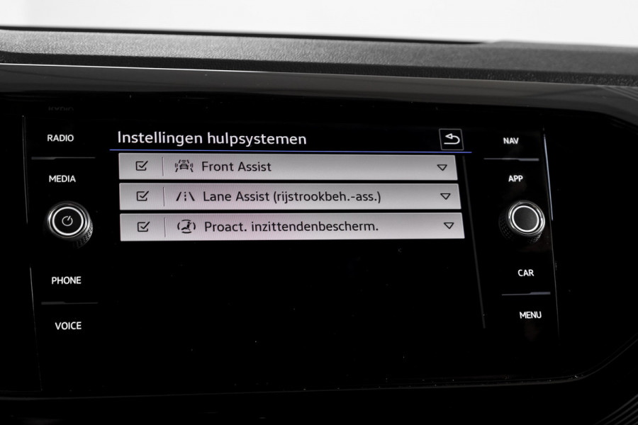 Volkswagen T-Cross 1.0 TSI Life 110 PK - Automaat | Adapt. Cruise | Stoelverw. | PDC | App. Connect | ECC | DAB | LM 17" | Trekhaak |