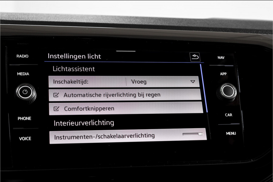 Volkswagen T-Cross 1.0 TSI Life 110 PK - Automaat | Adapt. Cruise | Stoelverw. | PDC | App. Connect | ECC | DAB | LM 17" | Trekhaak |