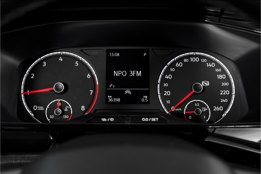 Volkswagen T-Cross 1.0 TSI Life 110 PK - Automaat | Adapt. Cruise | Stoelverw. | PDC | App. Connect | ECC | DAB | LM 17" | Trekhaak |