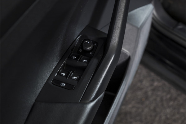 Volkswagen T-Cross 1.0 TSI Life 110 PK - Automaat | Adapt. Cruise | Stoelverw. | PDC | App. Connect | ECC | DAB | LM 17" | Trekhaak |