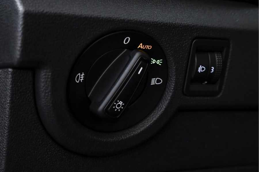 Volkswagen T-Cross 1.0 TSI Life 110 PK - Automaat | Adapt. Cruise | Stoelverw. | PDC | App. Connect | ECC | DAB | LM 17" | Trekhaak |