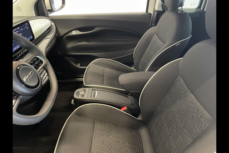 Fiat 500E Comfort Style 3+1 42 kWh 244km actieradius Navigatie Apple Carplay/Android Auto Camera Parkeersensoren Blind Spot Assist Stoelverwarming Lichtmetalen velgen Ledverlichting Climate Control