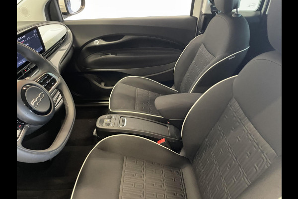 Fiat 500E Comfort Style 3+1 42 kWh 244km actieradius Navigatie Apple Carplay/Android Auto Camera Parkeersensoren Blind Spot Assist Stoelverwarming Lichtmetalen velgen Ledverlichting Climate Control