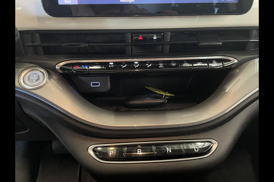 Fiat 500E Comfort Style 3+1 42 kWh 244km actieradius Navigatie Apple Carplay/Android Auto Camera Parkeersensoren Blind Spot Assist Stoelverwarming Lichtmetalen velgen Ledverlichting Climate Control