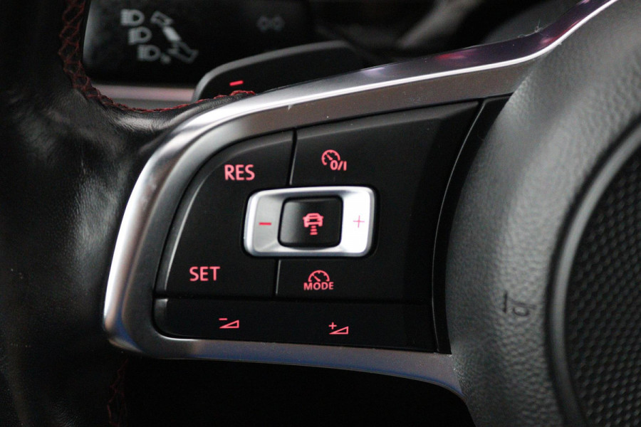 Volkswagen Polo 2.0 TSI GTI (PANORAMADAK, STOELVERWARMING, ACHTERUITRIJCAMERA, AUTOMAAT, CRUISE ADAPTIEF, PARKEERSENSOREN)